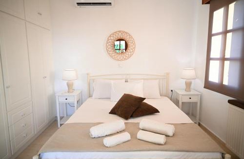 Zia Villa | Villa Sea View Gem Steps to Zia Square Hot Tub