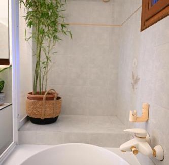 Zia Villa | Villa Sea View Gem Steps to Zia Square Hot Tub