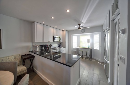 Old Town Condo | VILLA SERENA@DUVAL SQUARE - A peaceful retreat in the heart of Old Town.
