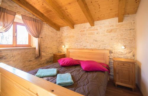 Divsici House | Villa Sergio, a beautiful rustic villa with a huge garden