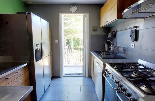 Auriol Villa | Villa set in wooded grounds with swimming pool, zome and tree house.