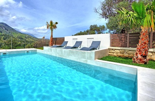 Filaki Villa | Villa Silentium Olia by PosarelliVillas