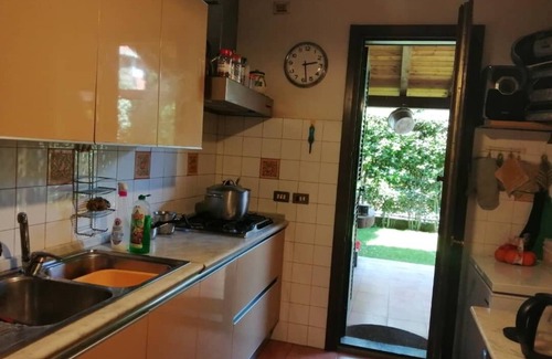 Zona XXX Castel Fusano Villa | Villa Sleeps 6 with Garden and Gym