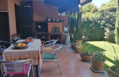 Zona XXX Castel Fusano Villa | Villa Sleeps 6 with Garden and Gym