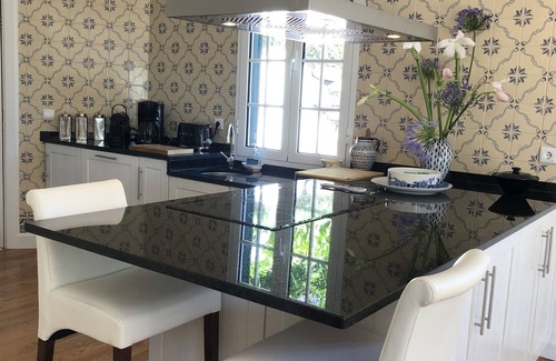 Camacha Villa | Villa-sleeps2-garden-private park