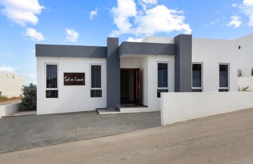Marie Pampoen Villa | Villa Sol A Luna - Mambo Beach
