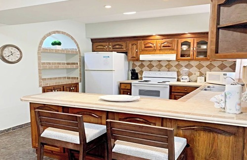 Benito Juarez Villa | Villa Sonari 1 by Kivoya