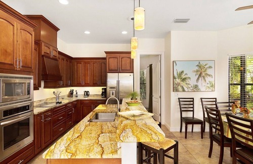 Eight Lakes House | Villa Southern Shores - Luxury Waterfront Escape with Heated Pool/Spa