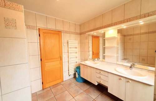 Prompsat Villa | Villa Spacieuse en Auvergne