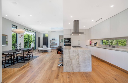 Beverly Grove Villa | Villa Stella by LuxJB I 14 Guests 8 beds Best Location Heated Pool Gym