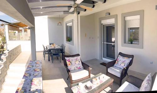 Skala Rachoniou Apartment | Villa Stemily