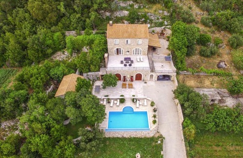 Lovorno Villa | Villa Stone Rose
