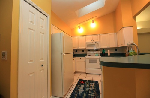 Vero Beach House | Villa Style Living w/Sunroom, Heated Pool & WiFi