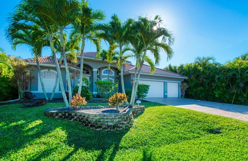 Pelican Villa | VILLA SUENO AMERICANO – HEATED POOL & SPA | GULF ACCESS | BOAT RENTAL + TOURS VOUCHER INCL.