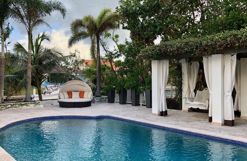 Sunrise Harbour House | Villa Sunrise is the destination for your perfect vacation.