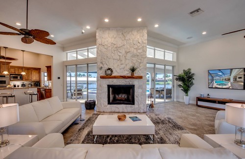 Pelican Villa | Villa Superior - great view with heated pool and spa, tiki hut & billard