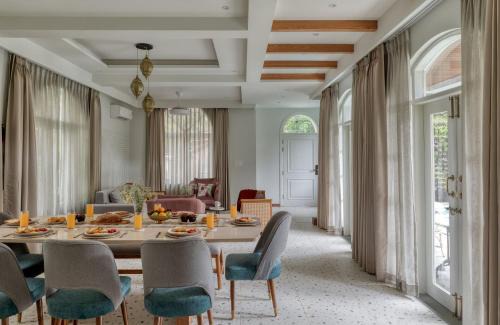 Gauravaddo Villa | Villa Svar by tisyastays