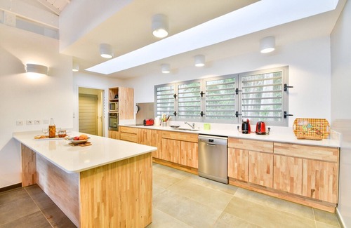 Cafeiere Villa | Villa Swell, sea view, infinity pool, neat decor and beach down the hill