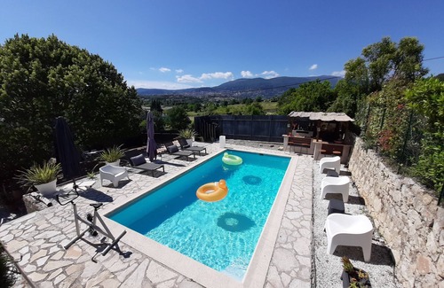 Le Plan-de-Grasse Villa | Villa: swimming pool, bar, pétanque, panoramic view, 20 minutes from the sea