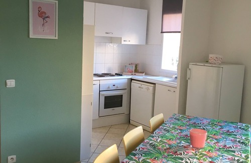 Valras-Plage House | Villa T3, private terrace & parking. Wifi fibre, Swimming pool, Shops, Beach 50m!