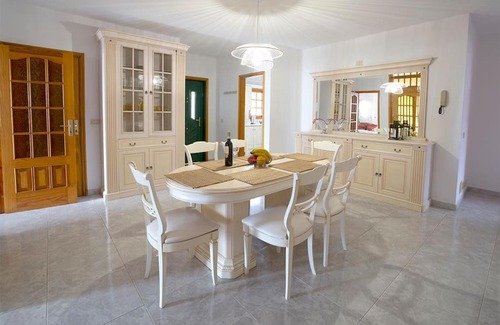 Alajero Villa | Villa Teram