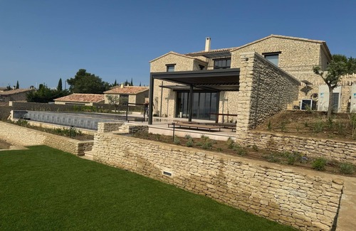 Gordes Villa | Villa Terrasses d'Issy, breathtaking views, 5-minute walk from the center of Gordes