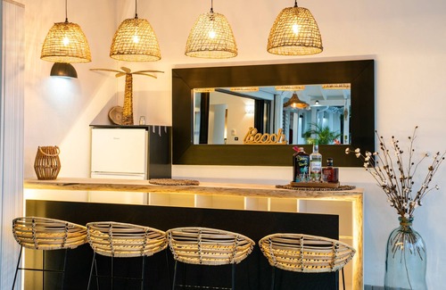 Orient Bay House | Villa The SALT Pool, Jacuzzi, Sea View