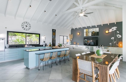 Orient Bay House | Villa The SALT Pool, Jacuzzi, Sea View