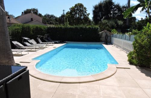 Prunete Villa | VILLA tous conforts avec Piscine privée et accès Plage