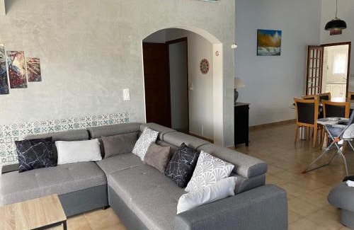 Prunete Villa | VILLA tous conforts avec Piscine privée et accès Plage