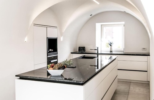Colle Isarco Apartment | Villa Tribulaunblick - Design-Apartment mit Bergblick & Sonnenterrasse bei Sterzing