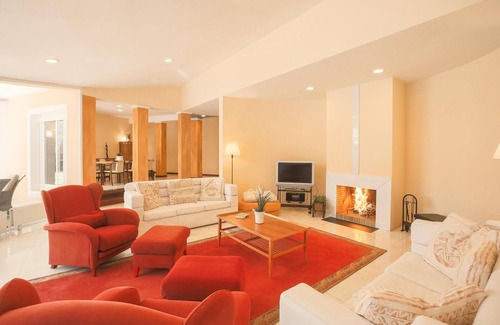 Sils House | Villa up to 14 people to play PGA Golf. With pool, billiards and table football