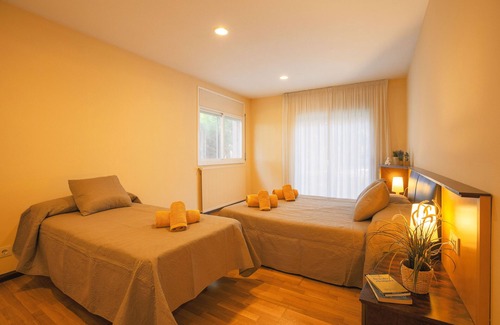 Sils House | Villa up to 14 people to play PGA Golf. With pool, billiards and table football