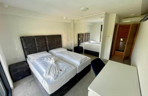 Privlaka House | Villa V, ROOMS WITH PRIVATE BATHROOM, SHARED KITCHEN, LIVING ROOM AND GARDEN WITH HEATED POOL, Privlaka, Zadar