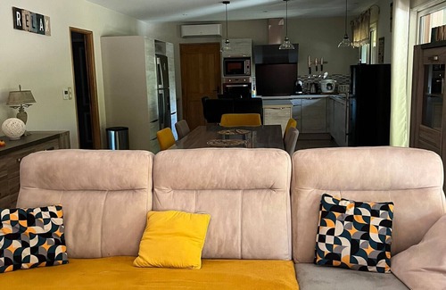 Orange Villa | Villa 'Vacances' with Private Pool, Wi-Fi and Air Conditioning