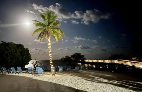 Tavernier Apartment | Villa Valbuena Ocean Pearl Key Largo Pool Restaurant Marina Pickleball