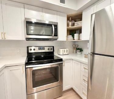 Tavernier Apartment | Villa Valbuena Ocean Pearl Key Largo Pool Restaurant Marina Pickleball