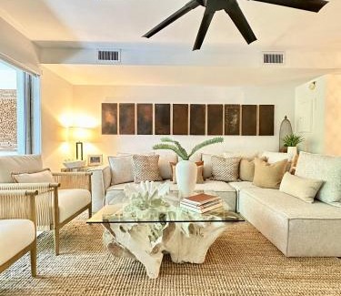 Rock Harbor Apartment | Villa Valbuena Palm Oasis In-Laws Quarters 4-Story Unit With Rooftop Retreat