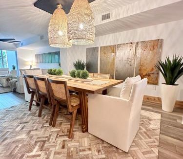 Rock Harbor Apartment | Villa Valbuena Palm Oasis In-Laws Quarters 4-Story Unit With Rooftop Retreat