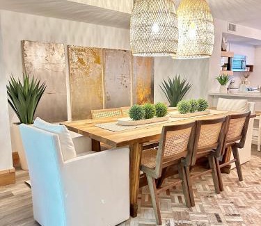 Rock Harbor Apartment | Villa Valbuena Palm Oasis In-Laws Quarters 4-Story Unit With Rooftop Retreat