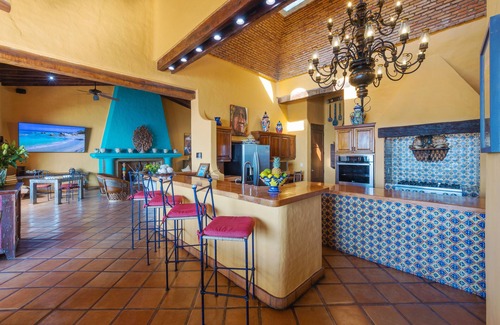 South Shore Hotel Area Villa | Villa Ventura 5 Star Luxury,Fully Staffed,Private Pool,Private Beach