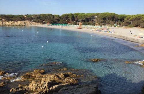 Cala Liberotto House | Villa Vera trifamigliare con ingresso diretto 20 mt al mare clima wi-fi bbq