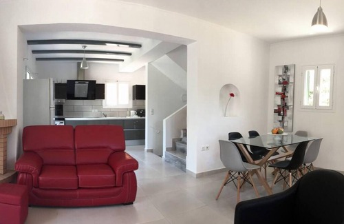 Dhrakata Villa | Villa Verde with Outdoor Jacuzzi