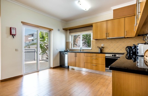 Correeira Villa | Villa Vilas Boas, 10 minute walk from the Fisherman's beach and 5 from strip