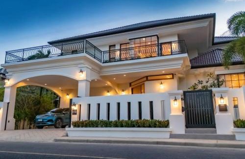 Laguna Villa | Villa Viola 7 Bedroom, Fully Staffed, on the Golf Course