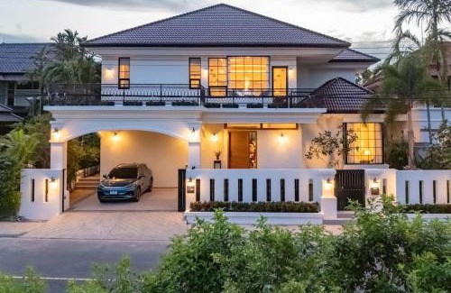 Laguna Villa | Villa Viola 7 Bedroom, Fully Staffed, on the Golf Course