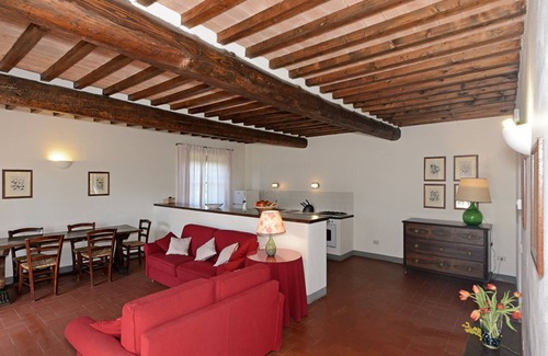 Terricciola Villa | Villa Vivaja - Badia di Morrona