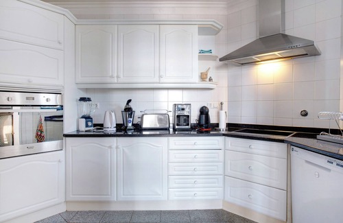 Canico Villa | Villa "Vivenda Belo Horizonte" with Sea View, Pool & Wi-Fi