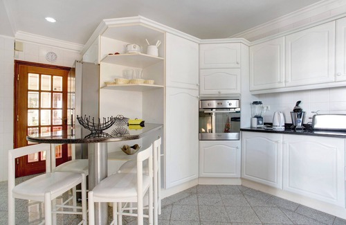 Canico Villa | Villa "Vivenda Belo Horizonte" with Sea View, Pool & Wi-Fi