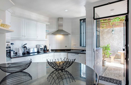 Canico Villa | Villa "Vivenda Belo Horizonte" with Sea View, Pool & Wi-Fi